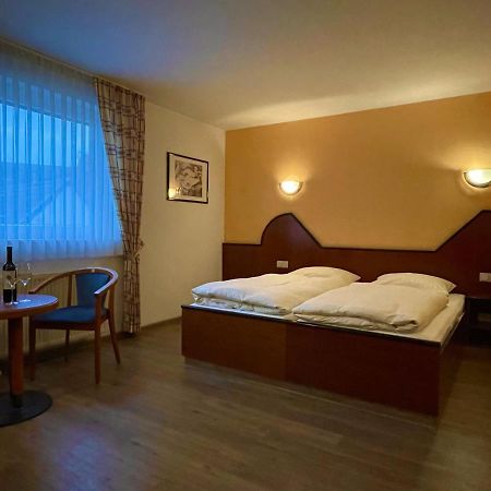 Hotel Haus Hubertus Elsdorf エクステリア 写真