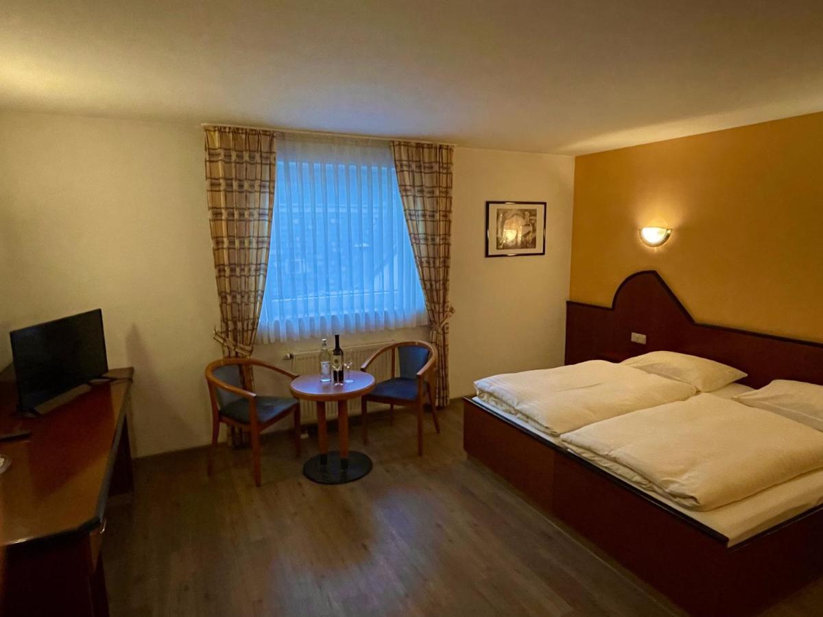 Hotel Haus Hubertus Elsdorf エクステリア 写真