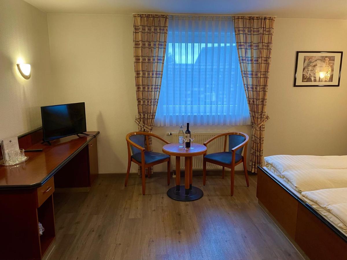 Hotel Haus Hubertus Elsdorf エクステリア 写真