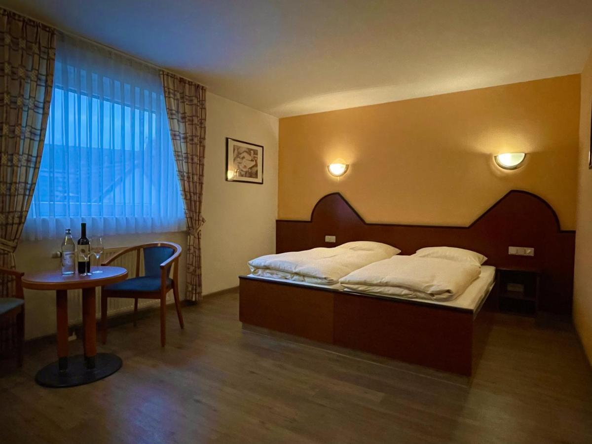 Hotel Haus Hubertus Elsdorf エクステリア 写真