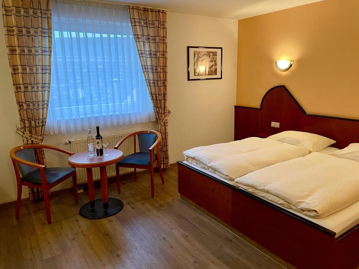 Hotel Haus Hubertus Elsdorf エクステリア 写真